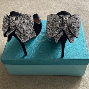 Gorgeous Betsey Johnson Satin Pump